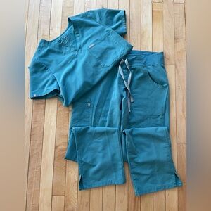 Figs Hydrogreen Scrub Set